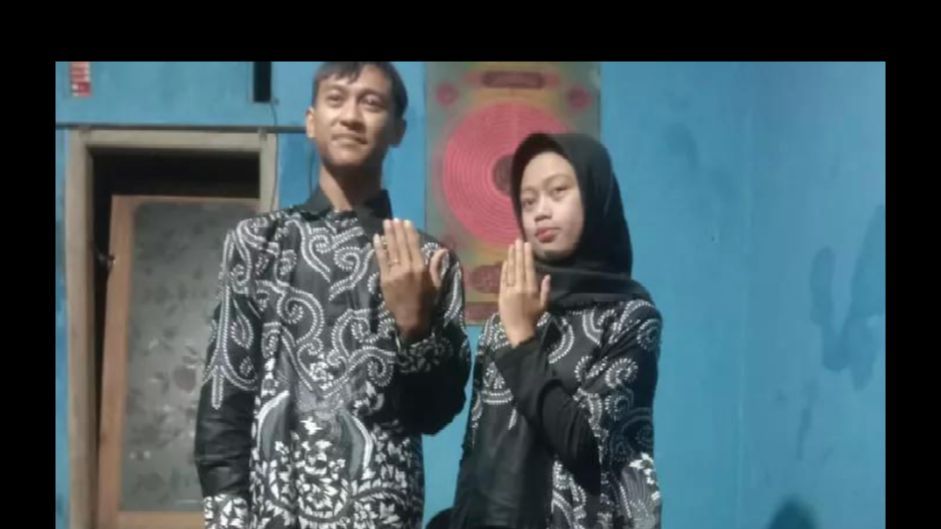 Bikin Heboh! Aksi Wanita Lamar Pacar di Mal Tuai Sorotan, Netizen Kompak: "Berani Banget!"